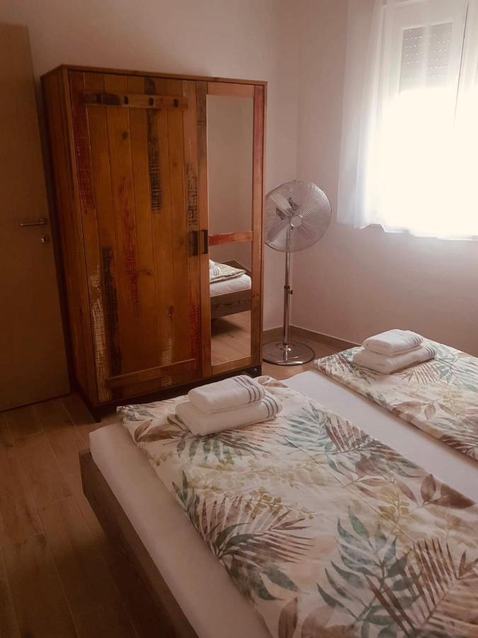 Apartmani Tin Starigrad Paklenica Eksteriør bilde