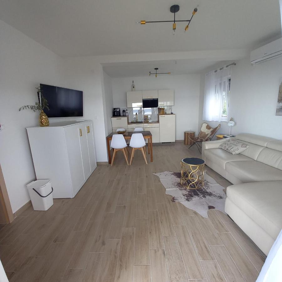 Apartmani Tin Starigrad Paklenica Eksteriør bilde