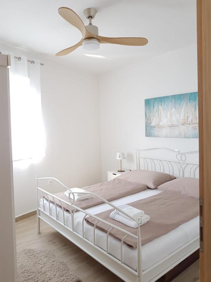 Apartmani Tin Starigrad Paklenica Eksteriør bilde
