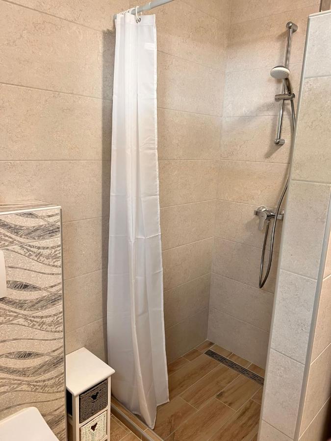 Apartmani Tin Starigrad Paklenica Eksteriør bilde